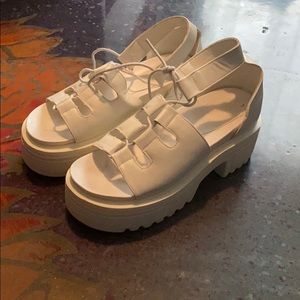 White chunks platforms